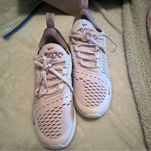 Nike Womens 270s